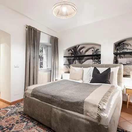 Luxury Retreat By Charles Bridge Apartment Prague Exterior photo