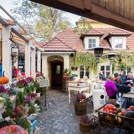 Luxury Retreat By Charles Bridge Apartment Prague Exterior photo
